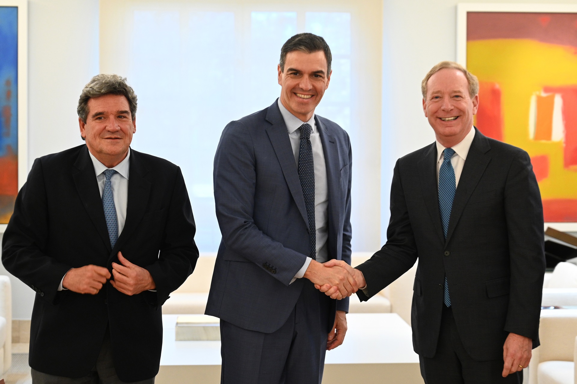 José Luis Escrivá, Pedro Sánchez y Brad Smith, presidente de Microsoft